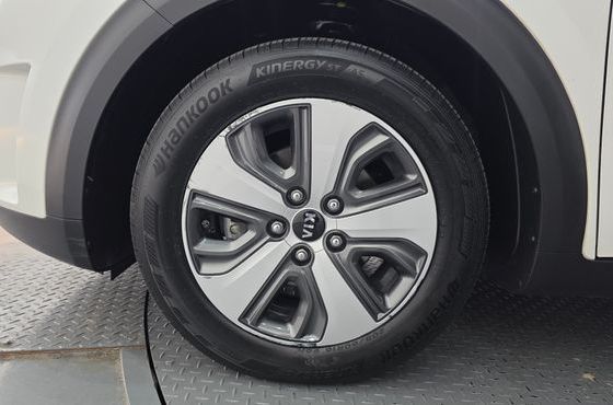 Kia Niro Prestige — пробег 242 278 км — фото 5 из 5