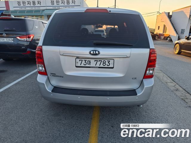 Kia Carnival New Carnival GX Standard — пробег 106 194 км — фото 4 из 5