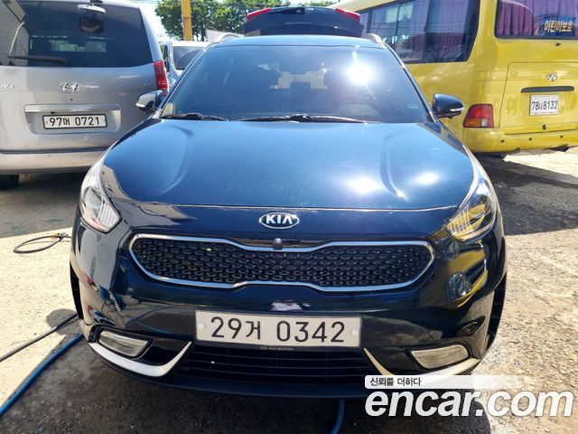 Kia Niro Prestige — пробег 152 000 км — фото 4 из 5