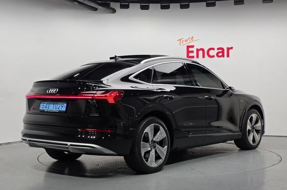 Audi e-tron 55 Quattro Sportback — пробег 44 283 км — фото 2 из 5