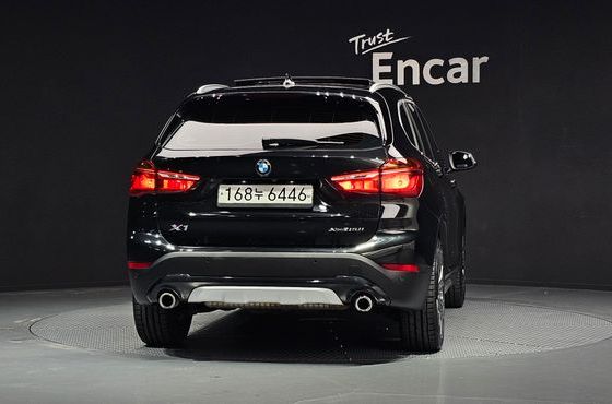 BMW X1 xDrive 20i xLine — пробег 83 821 км — фото 4 из 5