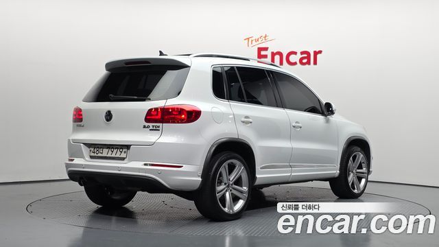 Volkswagen Tiguan 2.0 TDI R-Line 5N — пробег 186 018 км — фото 2 из 5