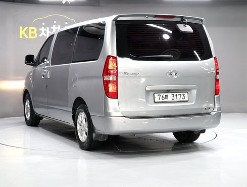Hyundai Starex 11-Seater Wagon CVX Luxury — пробег 118 731 км — фото 4 из 5