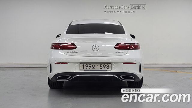 Mercedes-Benz E-Class E300d 4MATIC Coupe — пробег 96 923 км — фото 4 из 5