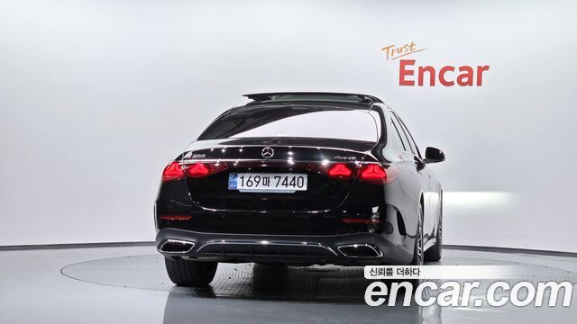 Mercedes-Benz E-Class E300 4MATIC AMG Line — пробег 29 985 км — фото 4 из 5