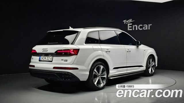 Audi Q7 55 TFSI Quattro Premium — пробег 15 364 км — фото 2 из 5