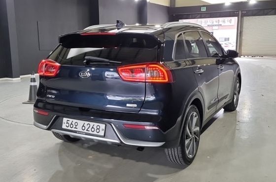 Kia Niro Prestige — пробег 157 875 км — фото 2 из 5