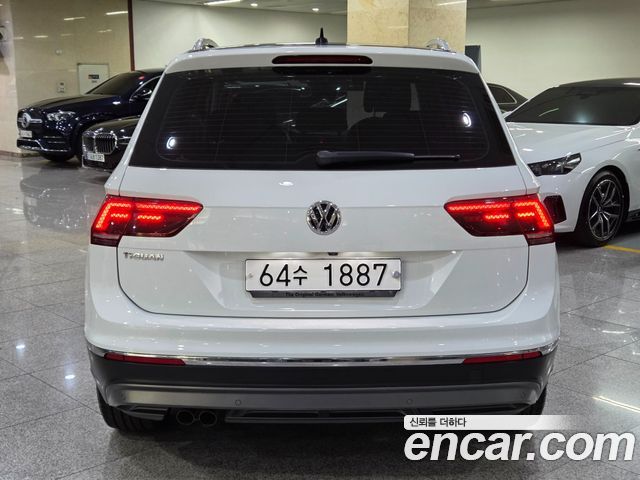 Volkswagen Tiguan 2.0 TDI Premium — пробег 107 553 км — фото 4 из 5