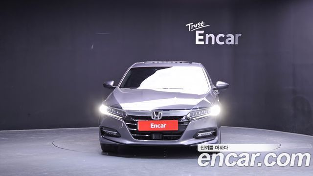 Honda Accord 2.0 Hybrid Touring — пробег 72 310 км — фото 3 из 5