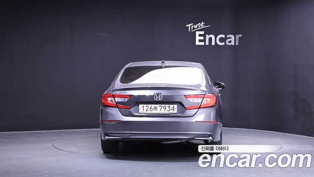Honda Accord 2.0 Hybrid Touring — пробег 72 310 км — фото 4 из 5
