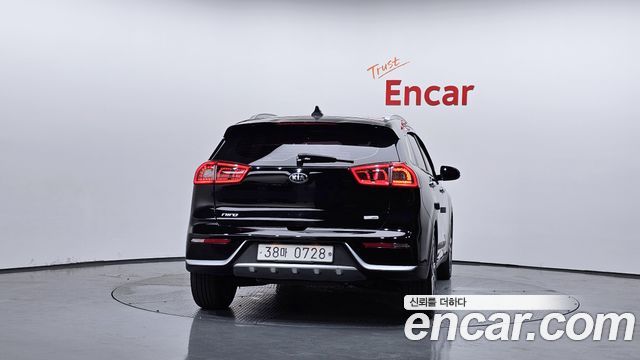 Kia Niro Prestige — пробег 105 994 км — фото 4 из 5
