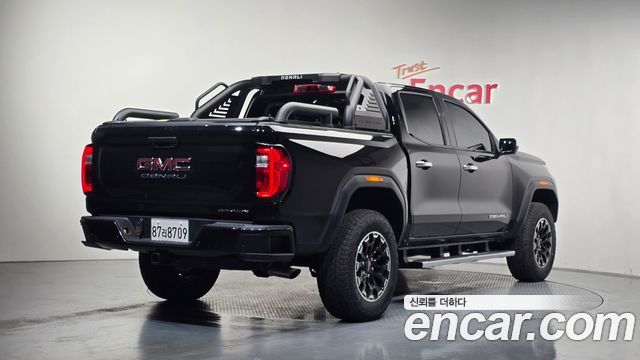 GMC Canyon 2.7T Denali — пробег 200 км — фото 2 из 5