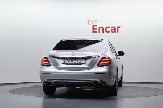 Mercedes-Benz E-Class E300 4MATIC Exclusive — пробег 189 067 км — фото 4 из 5