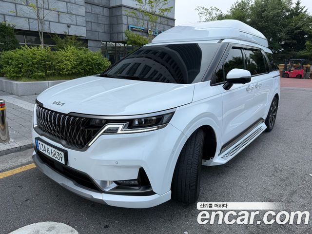 Kia Carnival 9-Seater Hi-Limousine Signature — пробег 54 100 км — фото 1 из 5