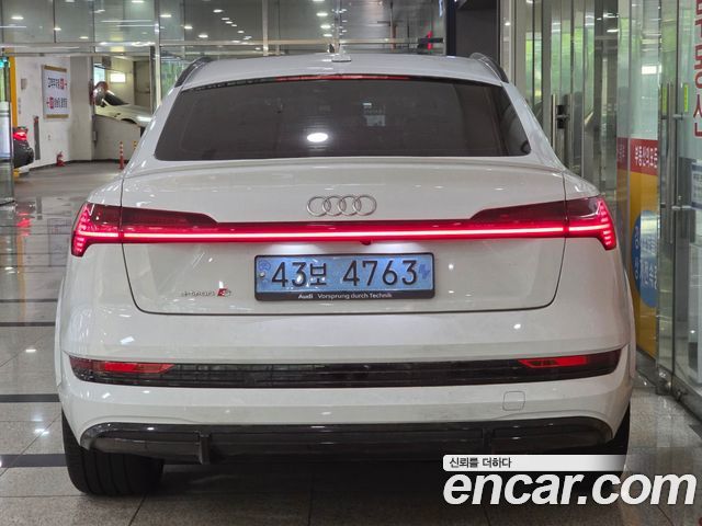 Audi e-tron из Кореи Encar