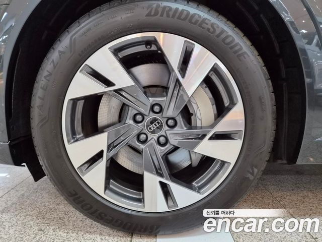 Audi Q8 e-tron из Кореи Encar