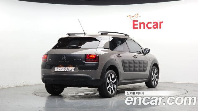 Citroen-DS C4 CACTUS 1.6 BlueHDi Shine — пробег 33 048 км — фото 2 из 5