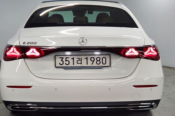 Mercedes-Benz E-Class E200 Avantgarde — пробег 6 700 км — фото 4 из 5