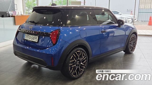 Mini Cooper Favoured — пробег 6 975 км — фото 2 из 5