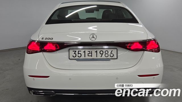 Mercedes-Benz E-Class E200 Avantgarde — пробег 8 600 км — фото 4 из 5