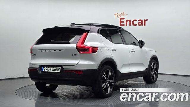 Volvo XC40 B4 R-Design — пробег 100 143 км — фото 2 из 5