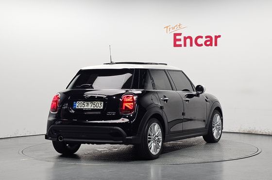 Mini Cooper 5-Door Classic Plus 3rd — пробег 111 218 км — фото 2 из 5