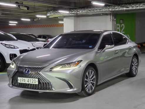Lexus ES Luxury — пробег 59 904 км — фото 1 из 5