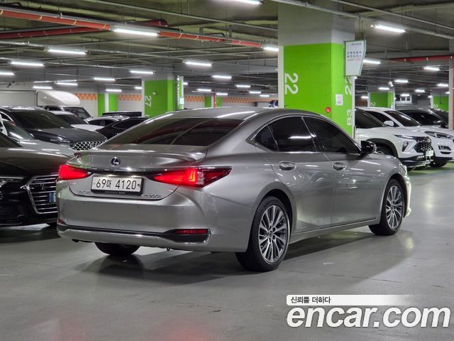 Lexus ES Luxury — пробег 59 904 км — фото 4 из 5