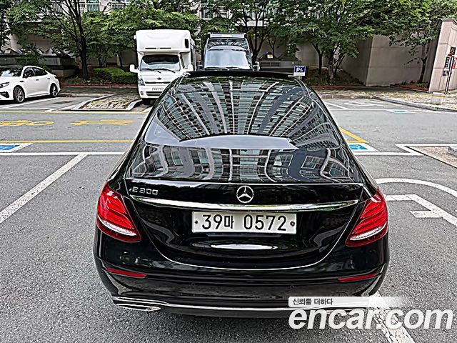 Mercedes-Benz E-Class E300 Avantgarde — пробег 133 411 км — фото 4 из 5