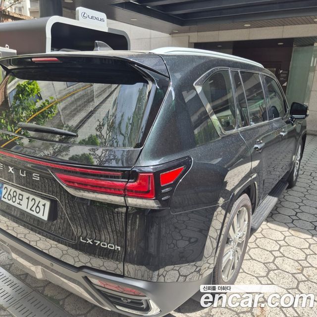 Lexus LX 700h VIP — пробег 300 км — фото 4 из 5