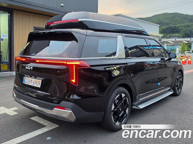 Kia Carnival Gasoline 9-Seater Hi Limousine Signature — пробег 13 000 км — фото 4 из 5