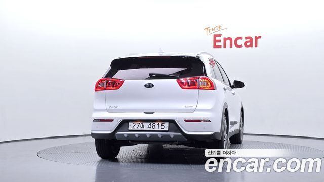 Kia Niro Prestige — пробег 76 556 км — фото 4 из 5