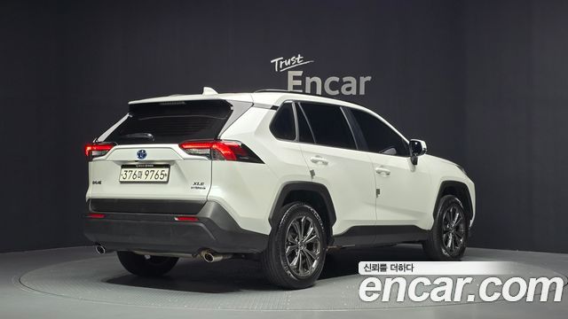 Toyota RAV4 2.5 2WD Hybrid XLE — пробег 28 971 км — фото 2 из 5