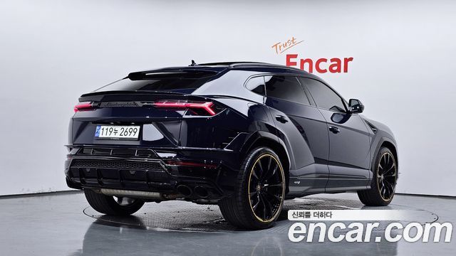 Lamborghini Urus из Кореи Encar