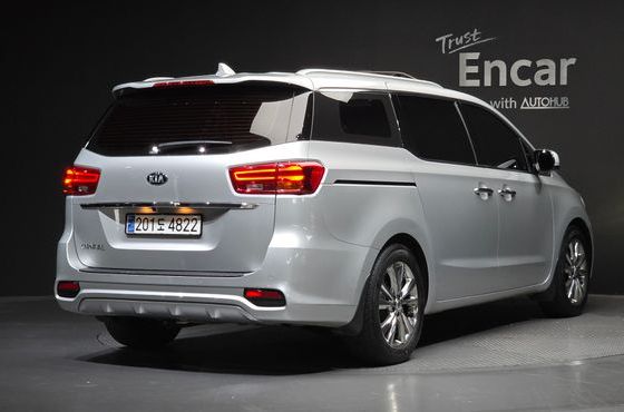 Kia Carnival 9-Seater Prstige — пробег 86 861 км — фото 2 из 5