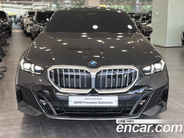 BMW i5 eDrive 40 M Sport — пробег 7 046 км — фото 3 из 5