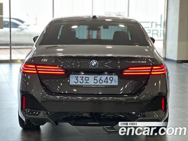 BMW i5 eDrive 40 M Sport — пробег 7 046 км — фото 4 из 5