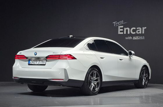 BMW 5-Series 530i xDrive — пробег 14 542 км — фото 2 из 5