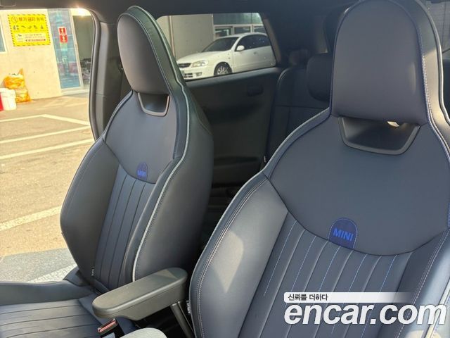 Mini Cooper SE Favoured — пробег 9 600 км — фото 5 из 5