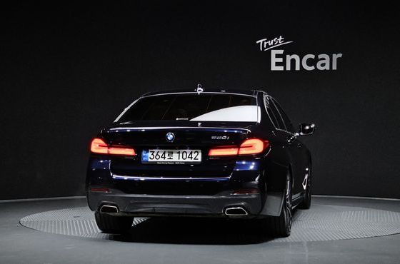 BMW 5-Series 520i M Sport — пробег 122 521 км — фото 4 из 5