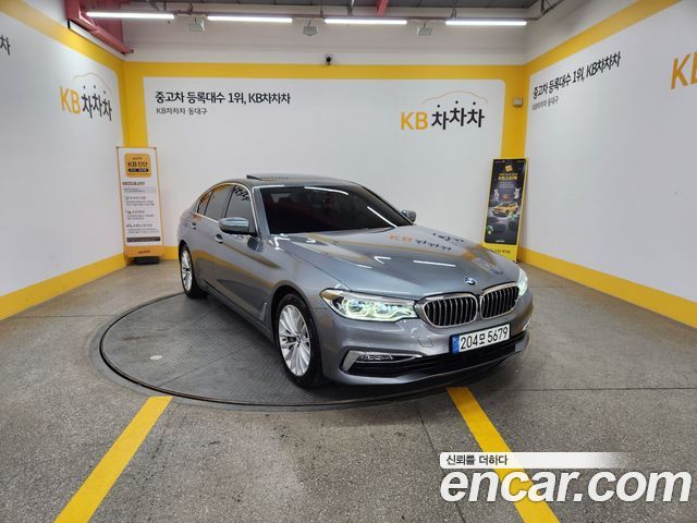 BMW 5-Series 530i Luxury Plus — пробег 68 044 км — фото 1 из 5