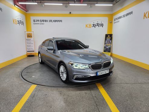BMW 5-Series 530i Luxury Plus — пробег 68 044 км — фото 1 из 5