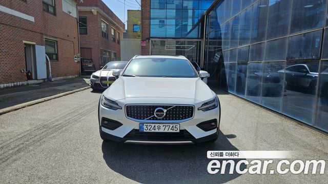 Volvo V60 B5 Pro AWD — пробег 78 650 км — фото 3 из 5