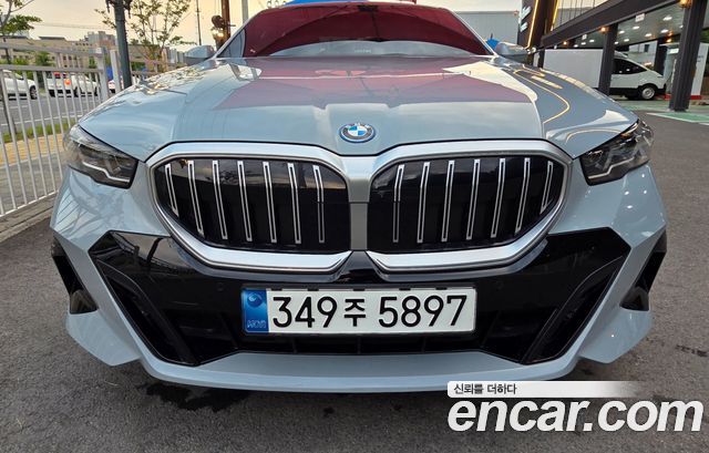 BMW 5-Series 530e M Sport — пробег 29 000 км — фото 1 из 5
