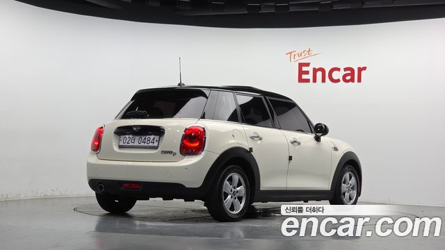 Mini Cooper 5Door Mid 3rd — пробег 58 301 км — фото 2 из 5
