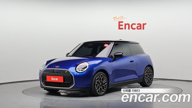 Mini Cooper SE Favoured — пробег 4 920 км — фото 1 из 5