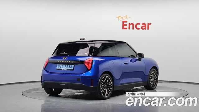 Mini Cooper SE Favoured — пробег 4 920 км — фото 2 из 5