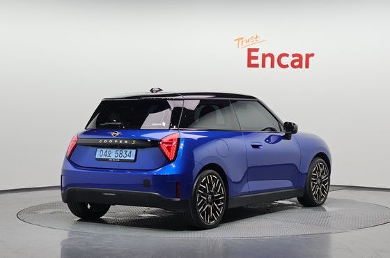Mini Cooper SE Favoured — пробег 4 920 км — фото 2 из 5