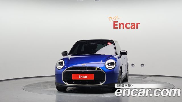 Mini Cooper SE Favoured — пробег 4 920 км — фото 3 из 5