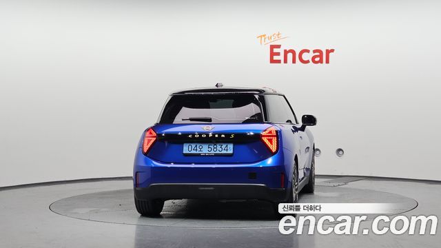 Mini Cooper SE Favoured — пробег 4 920 км — фото 4 из 5
